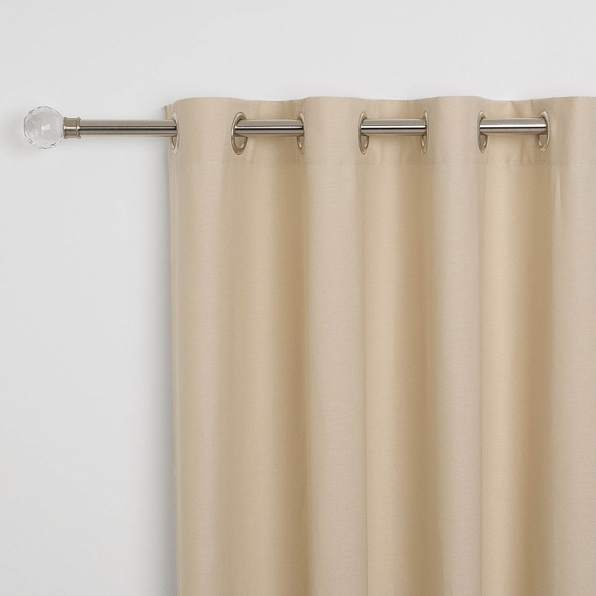 Basic curtain with eyelets