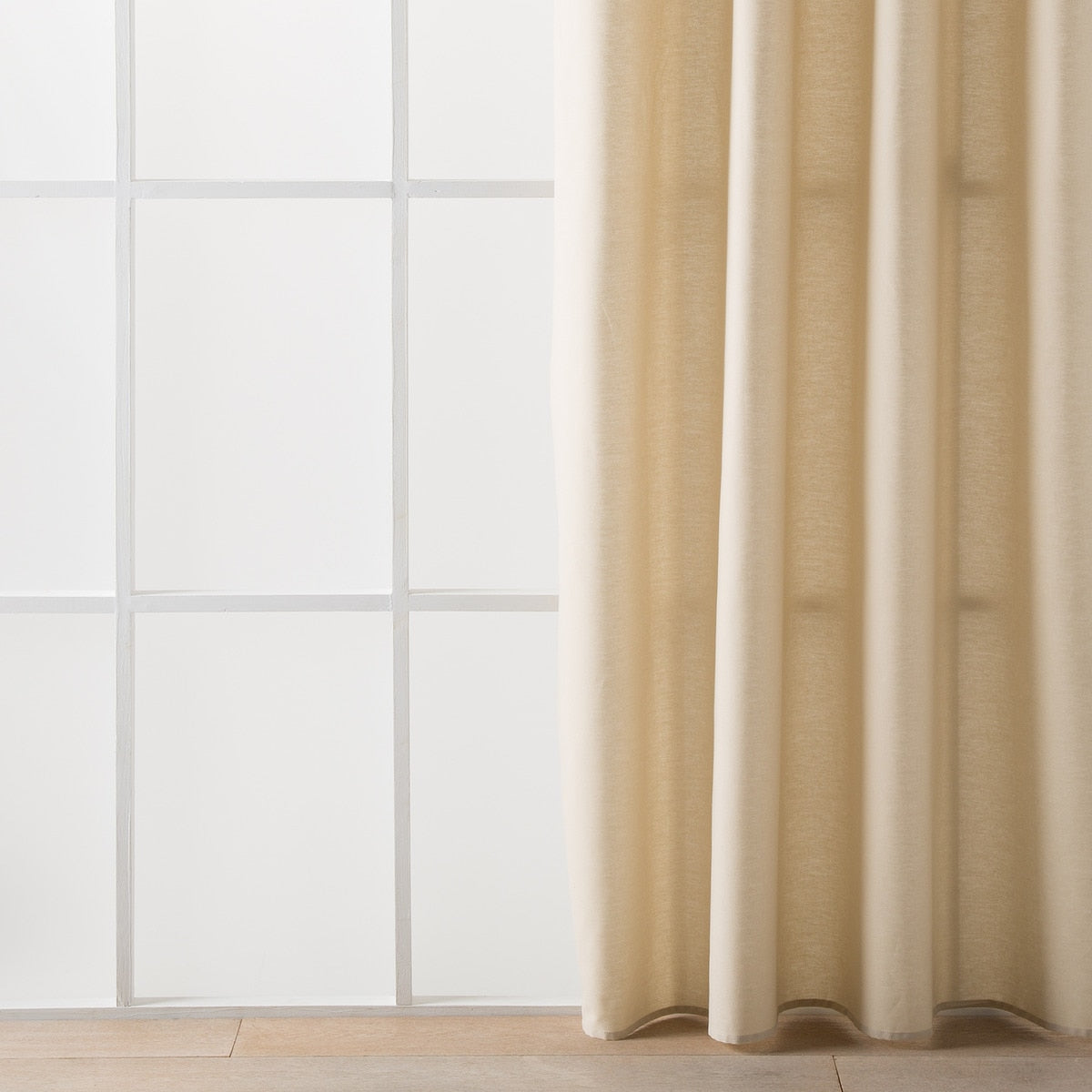 Basic curtain with eyelets