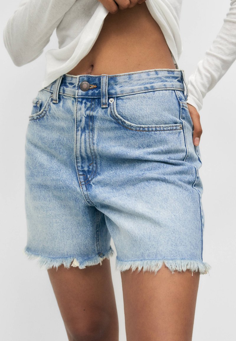 BERMUDA - Denim shorts