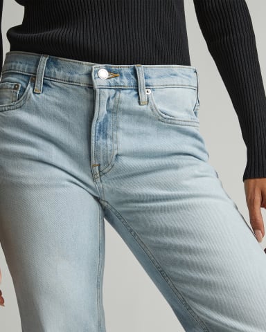 Low-Rise Shortie Jean