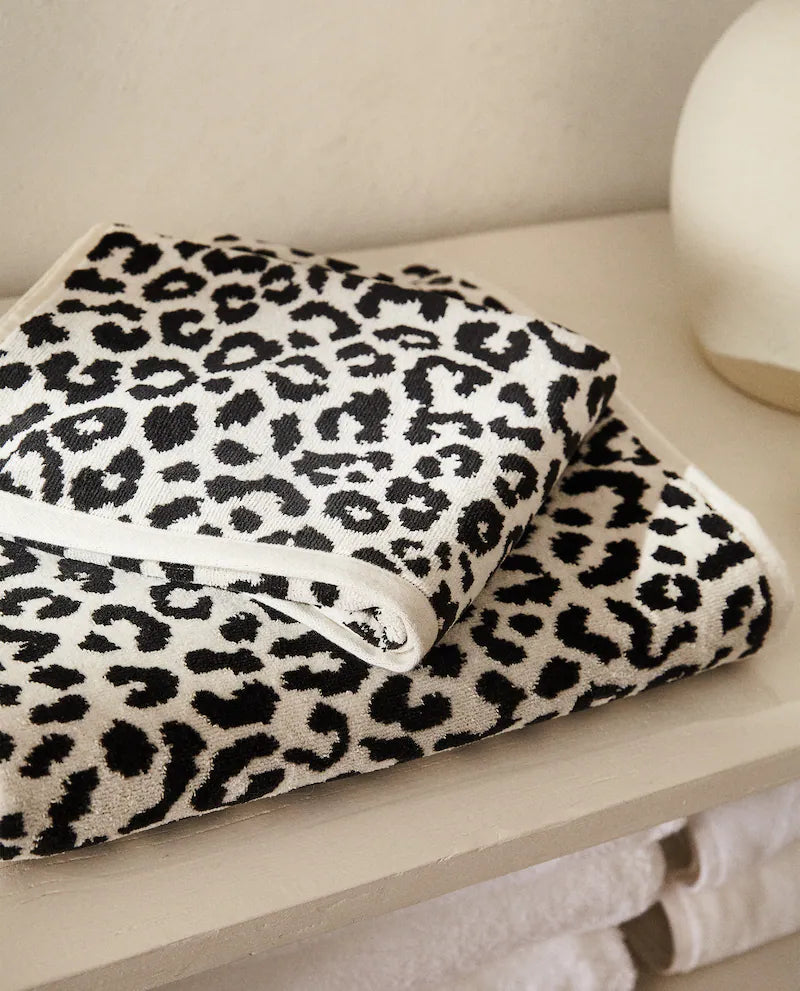 VELOUR LEOPARD TOWEL