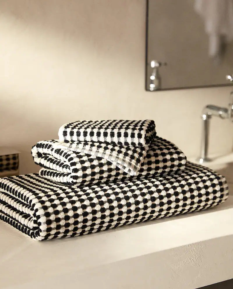 TEXTURED COTTON TOWEL