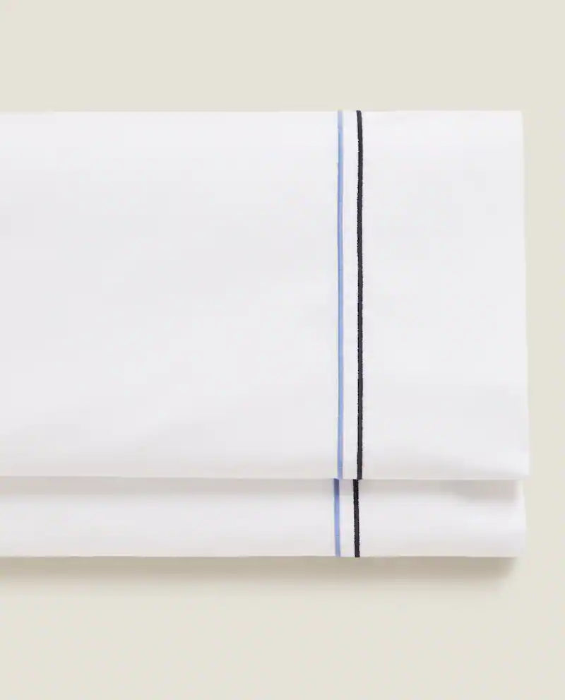 FLAT SHEET WITH TWO EMBROIDERED DETAILS
