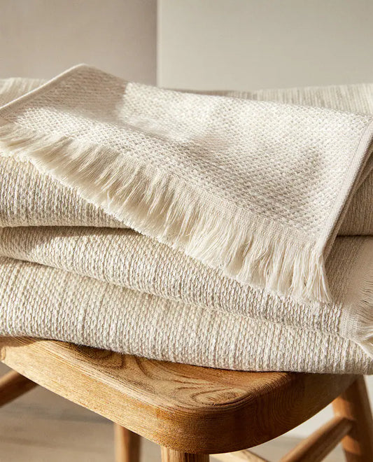COTTON AND LINEN TOWEL WITH FRINGING
