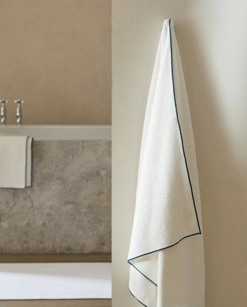 COTTON TOWEL WITH OVERLOCK