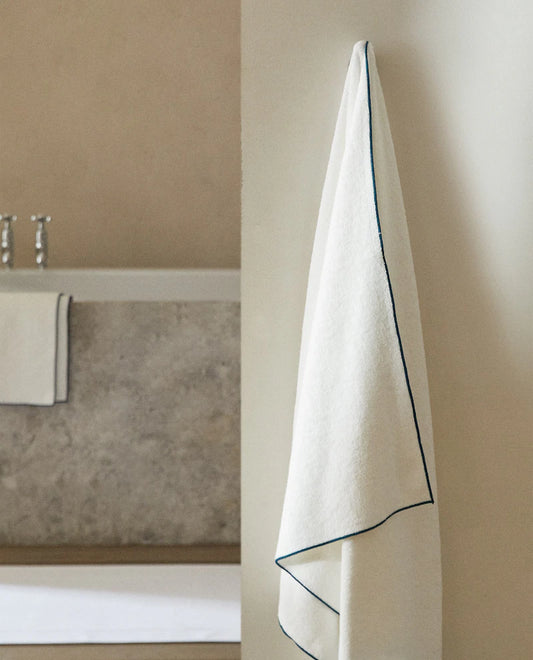 COTTON TOWEL WITH OVERLOCK