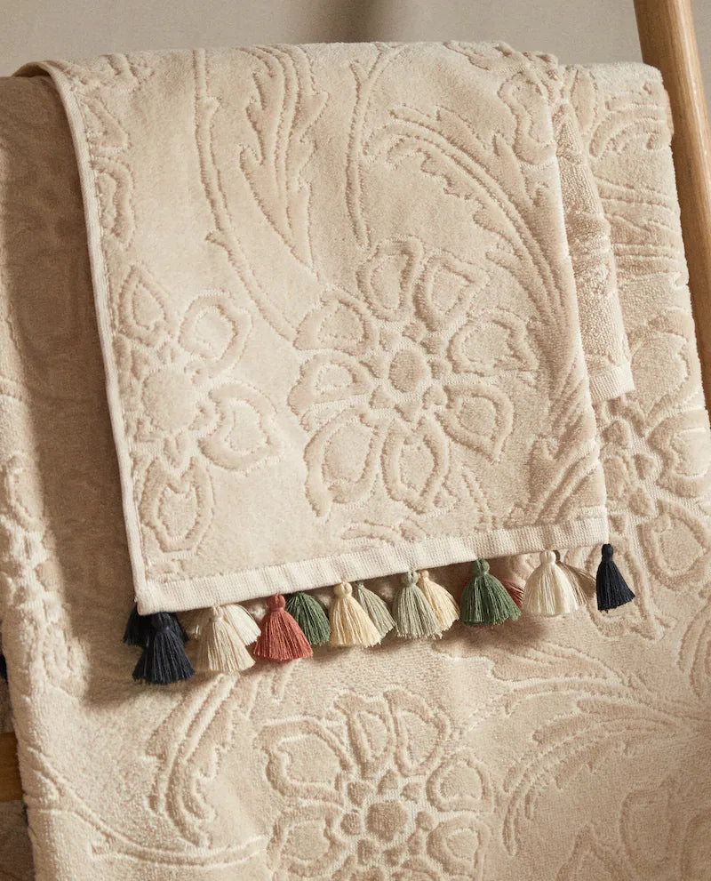 FLORAL JACQUARD TOWEL WITH TASSELS