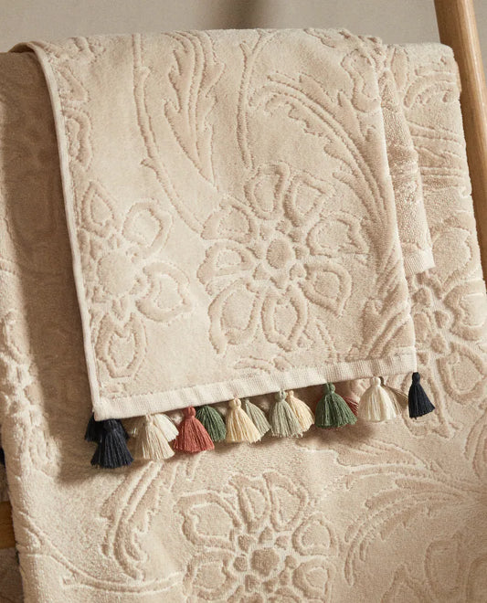 FLORAL JACQUARD TOWEL WITH TASSELS