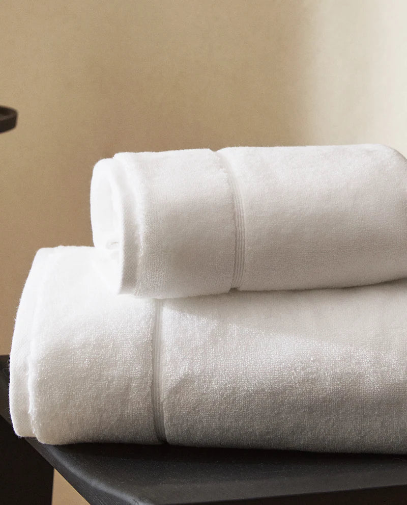 COMBED THREAD TOWEL